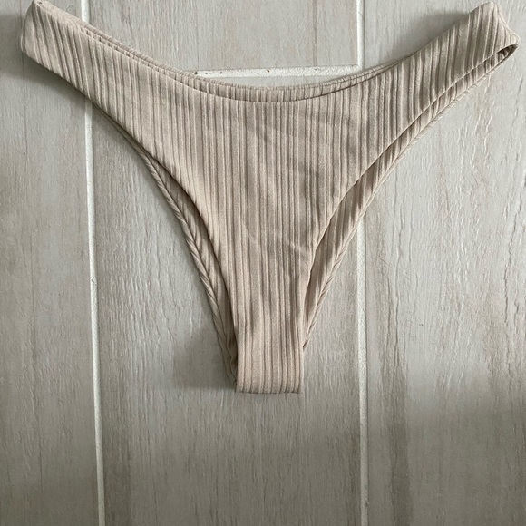 Bathing suit - Picture 7 of 7